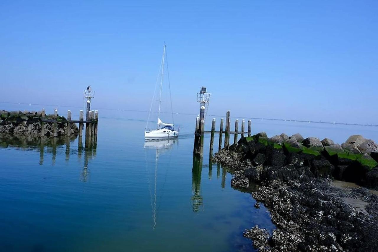 Ijsvogel Apartment, Duplex Family Home 4-Bed Located On The Largest Saltwater Lake ブライニッセ エクステリア 写真